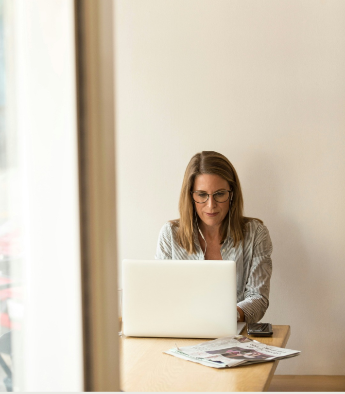 person-withp-earbuds-on-laptop